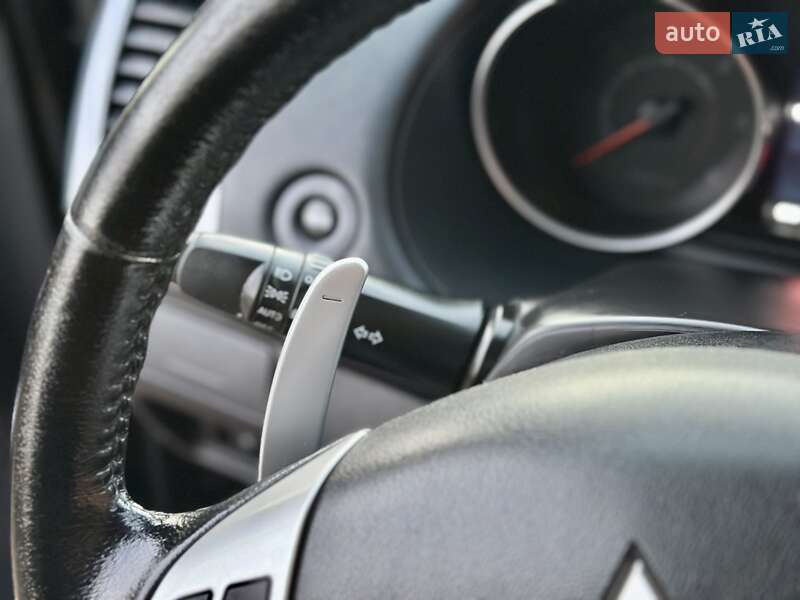 Внедорожник / Кроссовер Mitsubishi Outlander XL 2012 в Владимирце фото 18 Внедорожник / Кроссовер Mitsubishi Outlander XL 2012 в Владимирце