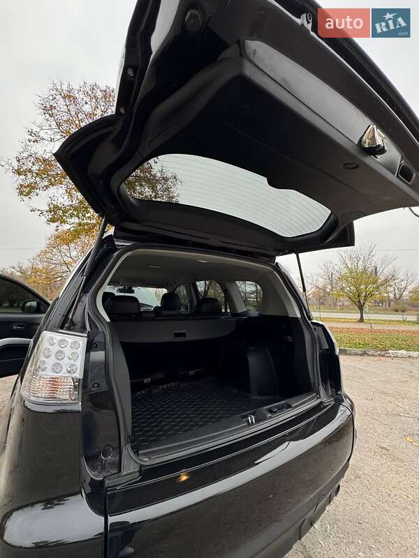 Позашляховик / Кросовер Mitsubishi Outlander XL 2011 в Запоріжжі фото 11 Позашляховик / Кросовер Mitsubishi Outlander XL 2011 в Запоріжжі