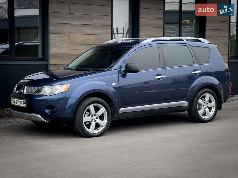 Позашляховик / Кросовер Mitsubishi Outlander XL 2008 в Києві
