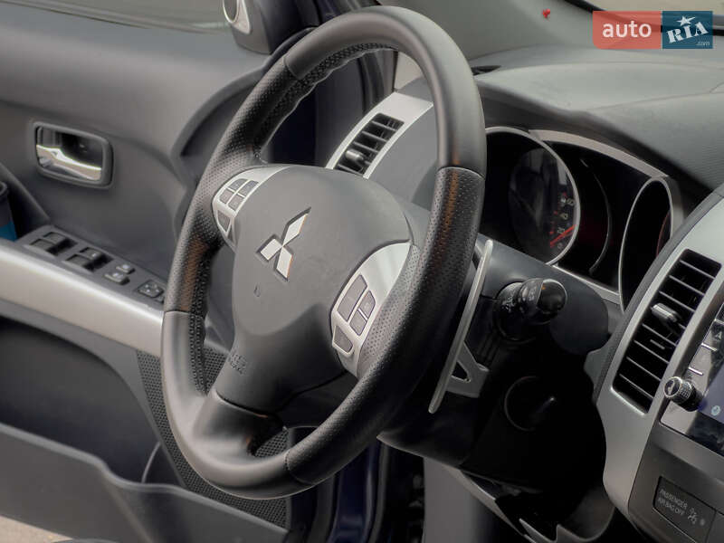 Позашляховик / Кросовер Mitsubishi Outlander XL 2008 в Києві