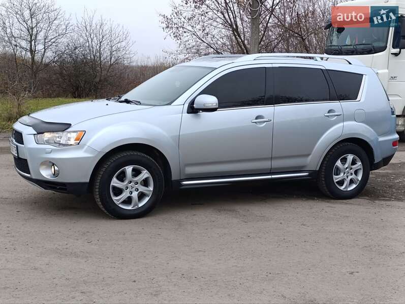 Внедорожник / Кроссовер Mitsubishi Outlander XL 2010 в Теофиполе