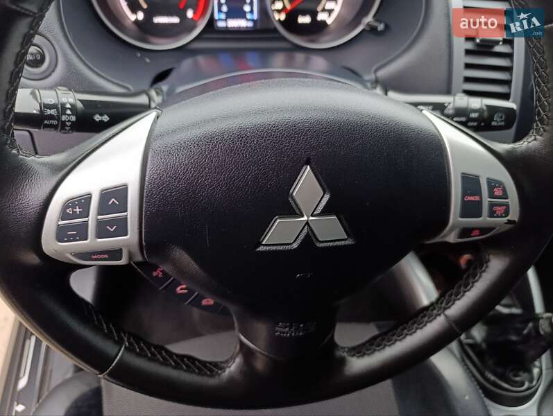 Внедорожник / Кроссовер Mitsubishi Outlander XL 2010 в Теофиполе