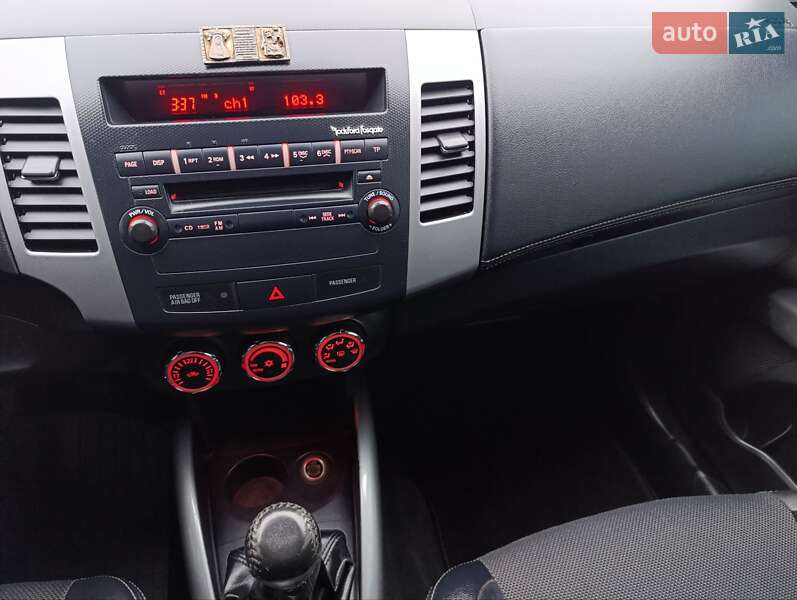 Внедорожник / Кроссовер Mitsubishi Outlander XL 2010 в Теофиполе