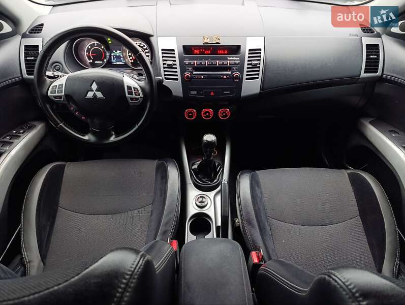 Внедорожник / Кроссовер Mitsubishi Outlander XL 2010 в Теофиполе