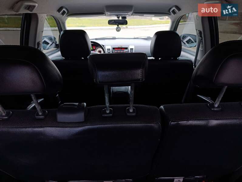 Внедорожник / Кроссовер Mitsubishi Outlander XL 2010 в Теофиполе