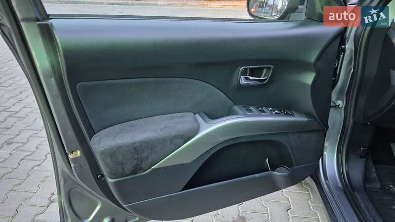 Позашляховик / Кросовер Mitsubishi Outlander XL 2007 в Одесі фото 30 Позашляховик / Кросовер Mitsubishi Outlander XL 2007 в Одесі