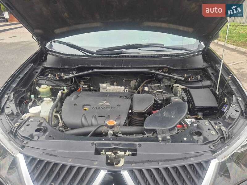 Внедорожник / Кроссовер Mitsubishi Outlander XL 2008 в Измаиле фото 2 Внедорожник / Кроссовер Mitsubishi Outlander XL 2008 в Измаиле