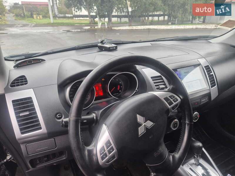 Внедорожник / Кроссовер Mitsubishi Outlander XL 2008 в Измаиле фото 12 Внедорожник / Кроссовер Mitsubishi Outlander XL 2008 в Измаиле