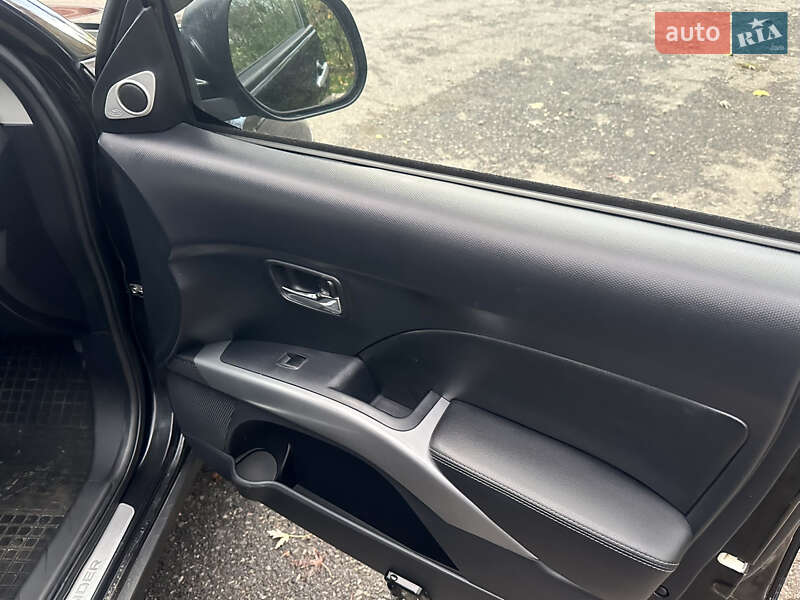 Позашляховик / Кросовер Mitsubishi Outlander XL 2007 в Одесі