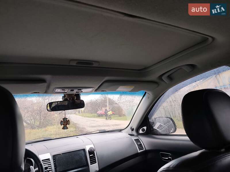 Позашляховик / Кросовер Mitsubishi Outlander XL 2008 в Городні