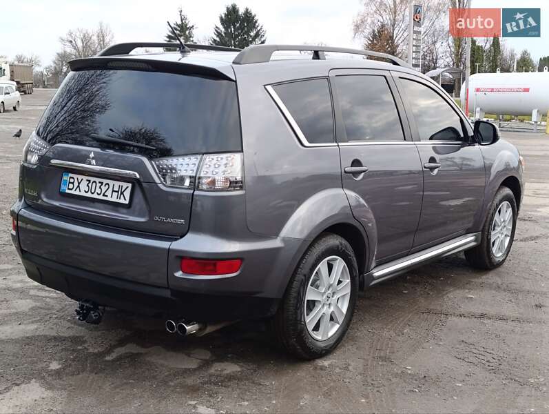 Позашляховик / Кросовер Mitsubishi Outlander XL 2010 в Теофіполі
