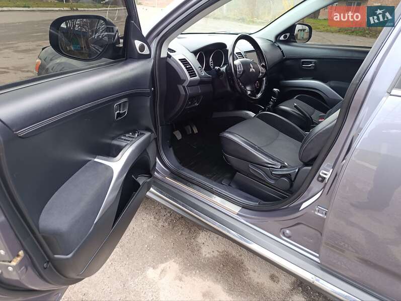 Позашляховик / Кросовер Mitsubishi Outlander XL 2010 в Теофіполі