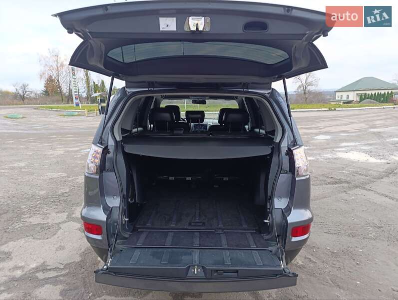 Позашляховик / Кросовер Mitsubishi Outlander XL 2010 в Теофіполі