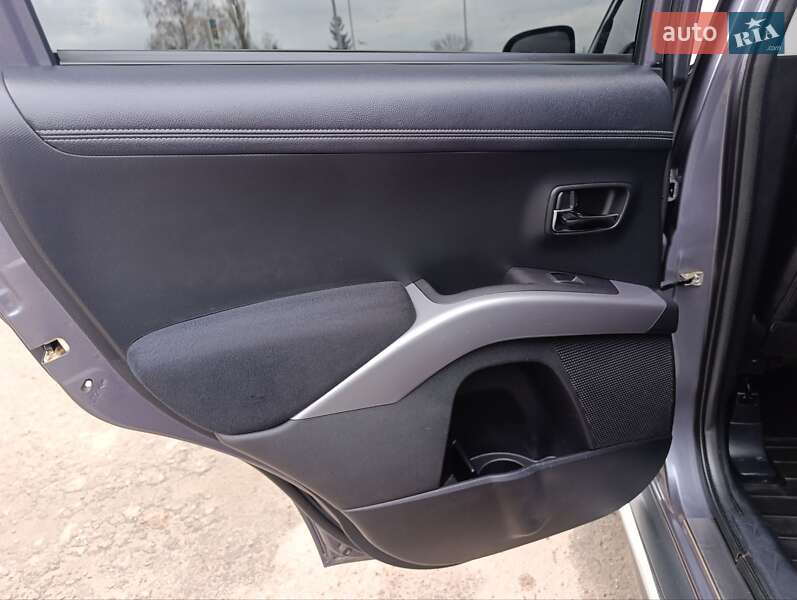 Позашляховик / Кросовер Mitsubishi Outlander XL 2010 в Теофіполі