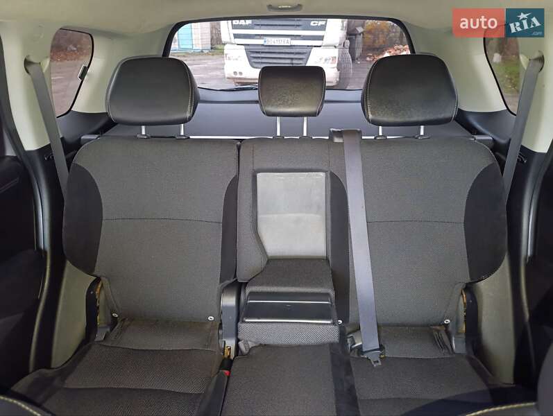 Позашляховик / Кросовер Mitsubishi Outlander XL 2010 в Теофіполі