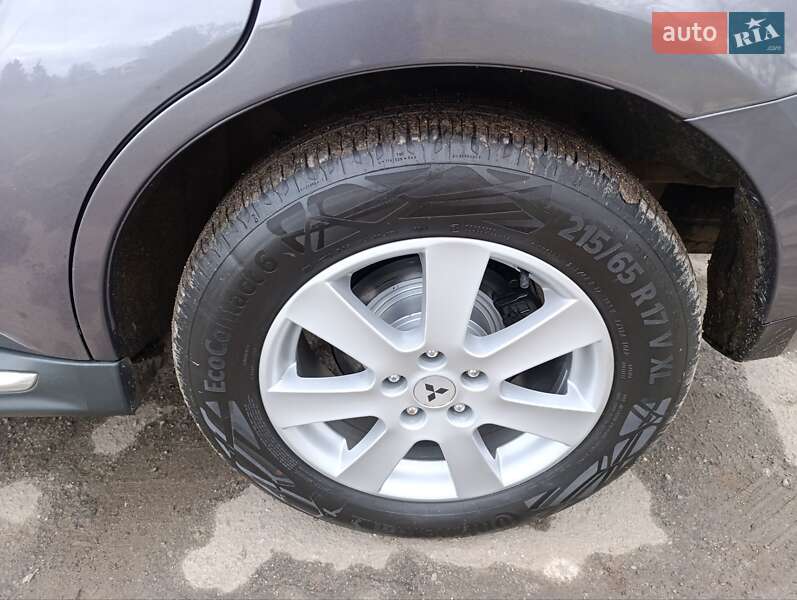 Позашляховик / Кросовер Mitsubishi Outlander XL 2010 в Теофіполі