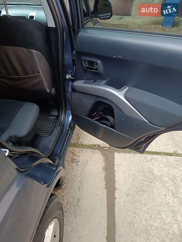 Внедорожник / Кроссовер Mitsubishi Outlander XL 2008 в Ужгороде фото 10 Внедорожник / Кроссовер Mitsubishi Outlander XL 2008 в Ужгороде