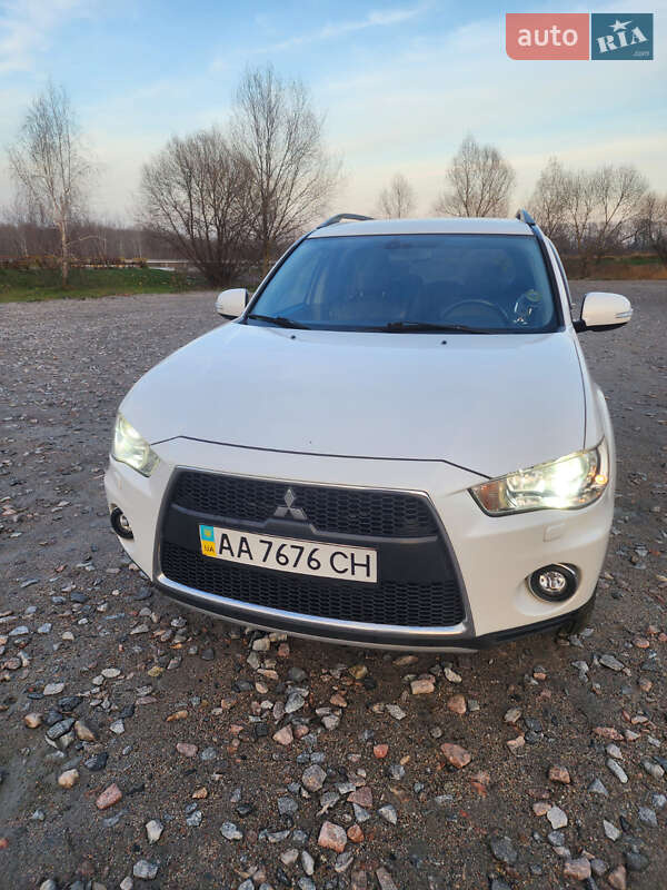 Внедорожник / Кроссовер Mitsubishi Outlander XL 2011 в Буче фото 3 Внедорожник / Кроссовер Mitsubishi Outlander XL 2011 в Буче