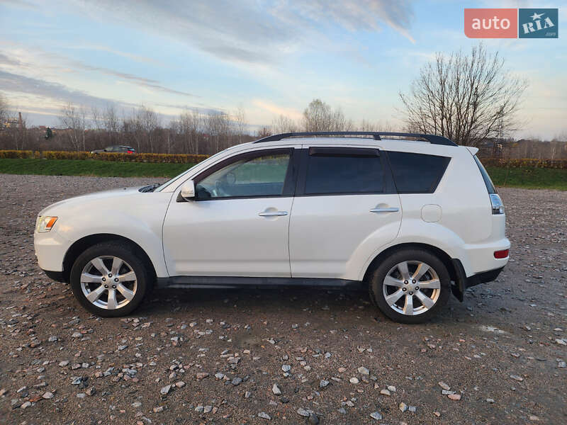Внедорожник / Кроссовер Mitsubishi Outlander XL 2011 в Буче фото 10 Внедорожник / Кроссовер Mitsubishi Outlander XL 2011 в Буче