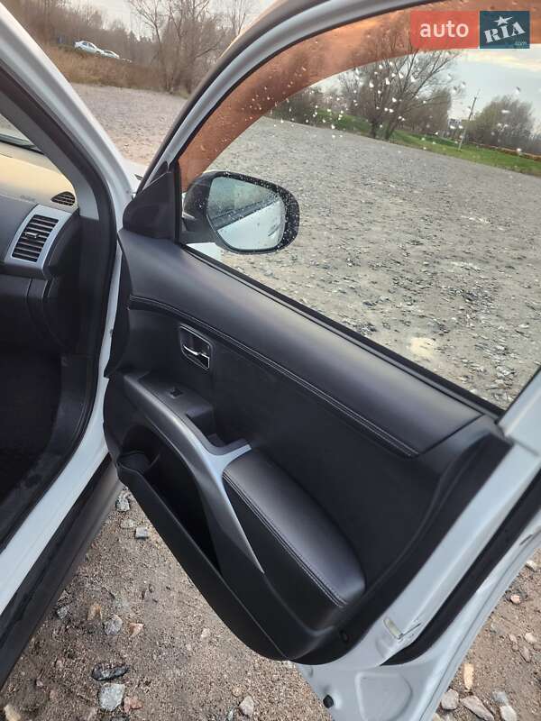 Внедорожник / Кроссовер Mitsubishi Outlander XL 2011 в Буче фото 25 Внедорожник / Кроссовер Mitsubishi Outlander XL 2011 в Буче