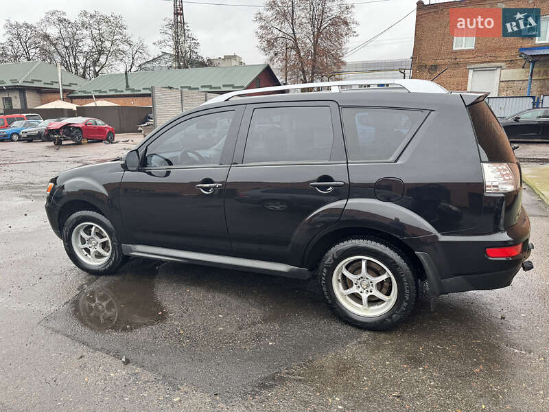 Внедорожник / Кроссовер Mitsubishi Outlander XL 2010 в Чернигове
