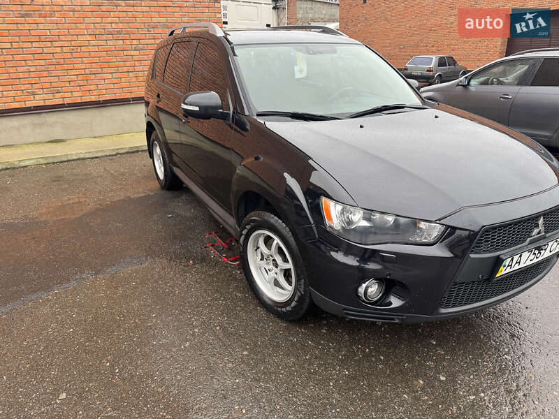 Внедорожник / Кроссовер Mitsubishi Outlander XL 2010 в Чернигове