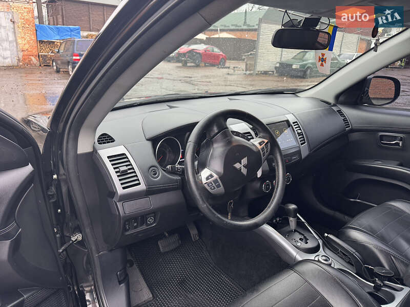 Внедорожник / Кроссовер Mitsubishi Outlander XL 2010 в Чернигове