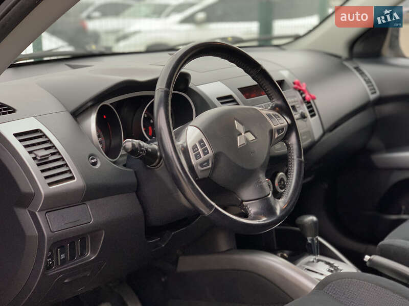 Позашляховик / Кросовер Mitsubishi Outlander XL 2009 в Бердичеві фото 24 Позашляховик / Кросовер Mitsubishi Outlander XL 2009 в Бердичеві