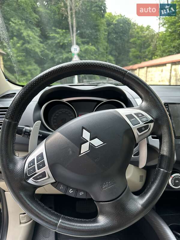 Позашляховик / Кросовер Mitsubishi Outlander XL 2007 в Чернівцях