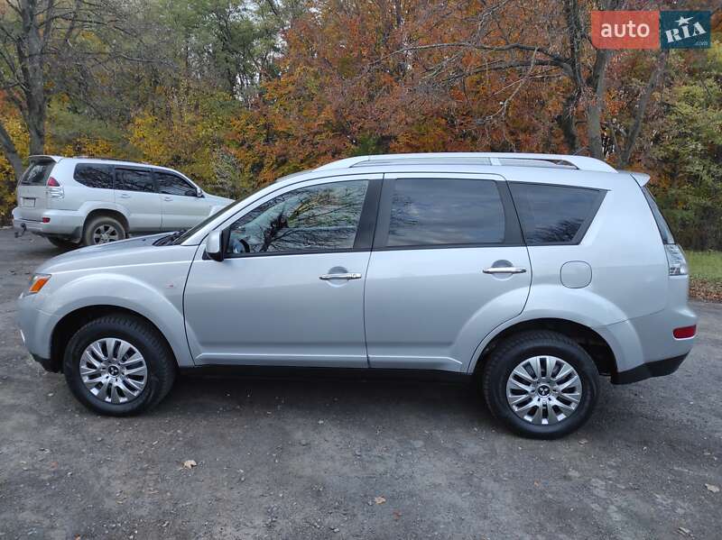 Внедорожник / Кроссовер Mitsubishi Outlander XL 2007 в Хмельницком