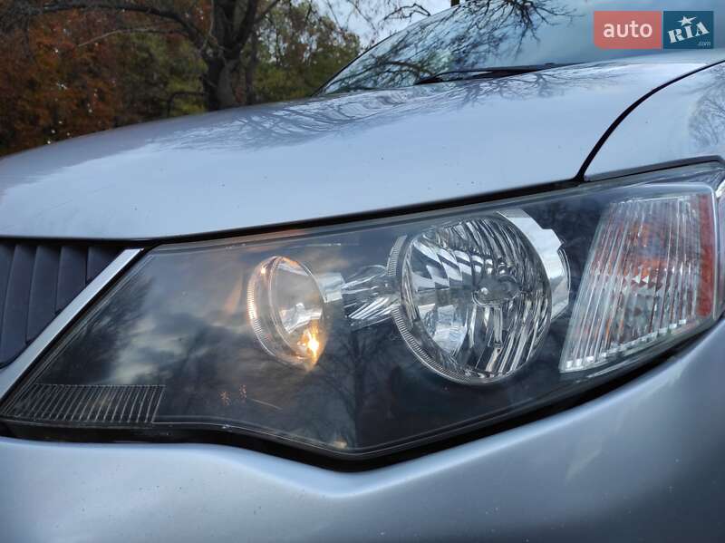 Внедорожник / Кроссовер Mitsubishi Outlander XL 2007 в Хмельницком