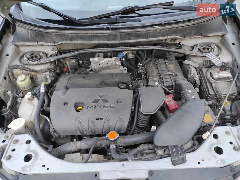 Внедорожник / Кроссовер Mitsubishi Outlander XL 2007 в Хмельницком