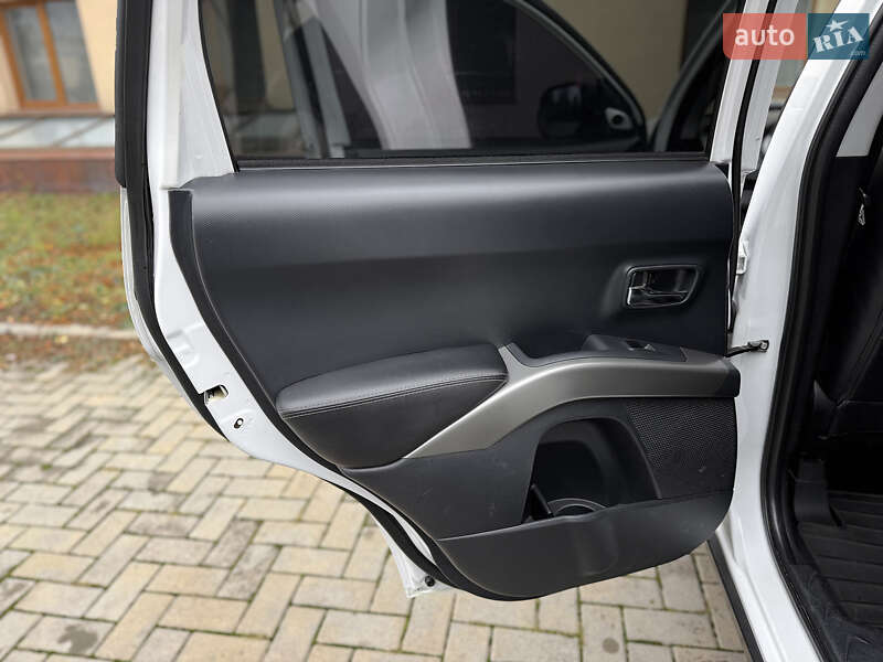 Внедорожник / Кроссовер Mitsubishi Outlander XL 2008 в Харькове