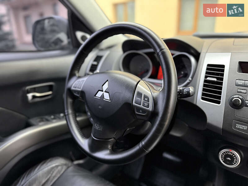 Внедорожник / Кроссовер Mitsubishi Outlander XL 2008 в Харькове