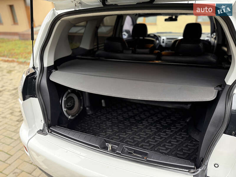 Внедорожник / Кроссовер Mitsubishi Outlander XL 2008 в Харькове