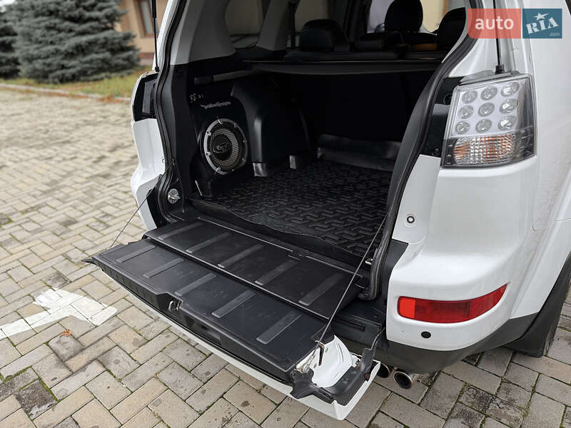 Внедорожник / Кроссовер Mitsubishi Outlander XL 2008 в Харькове