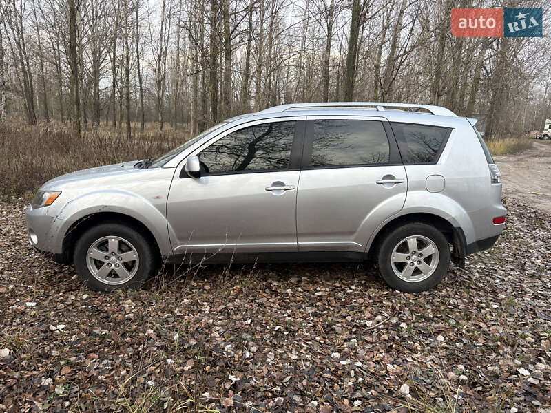 Внедорожник / Кроссовер Mitsubishi Outlander XL 2008 в Киеве