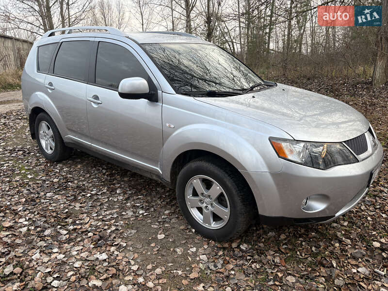 Внедорожник / Кроссовер Mitsubishi Outlander XL 2008 в Киеве