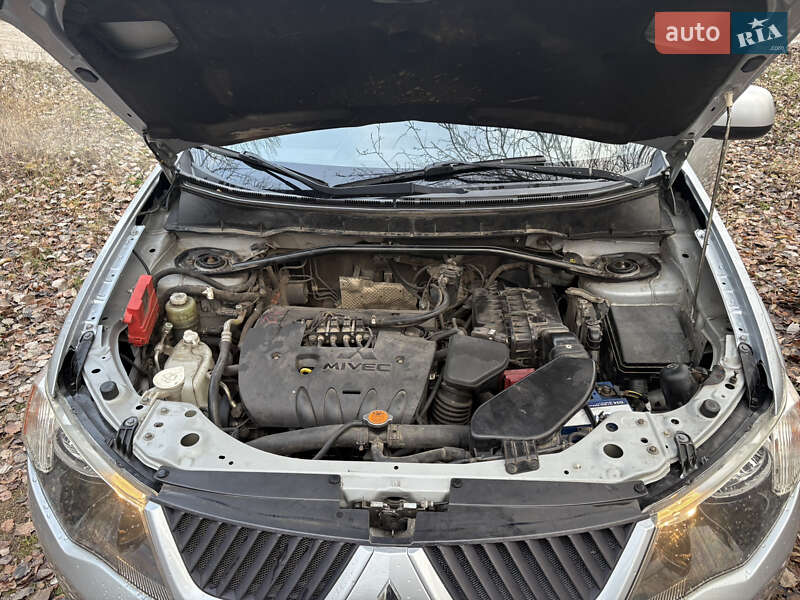 Внедорожник / Кроссовер Mitsubishi Outlander XL 2008 в Киеве