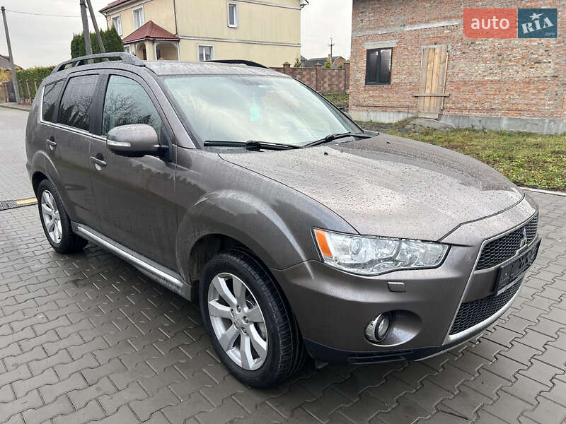 Внедорожник / Кроссовер Mitsubishi Outlander XL 2011 в Луцке