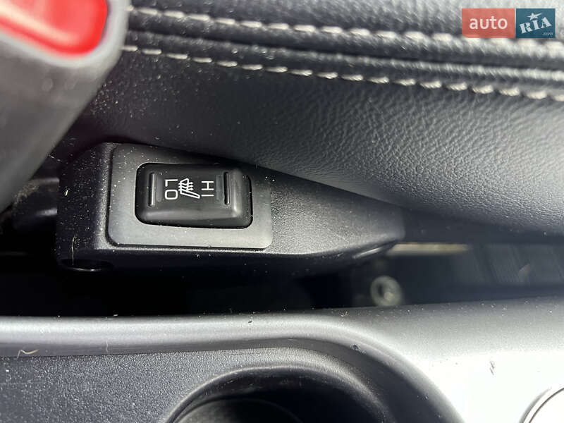 Внедорожник / Кроссовер Mitsubishi Outlander XL 2011 в Луцке