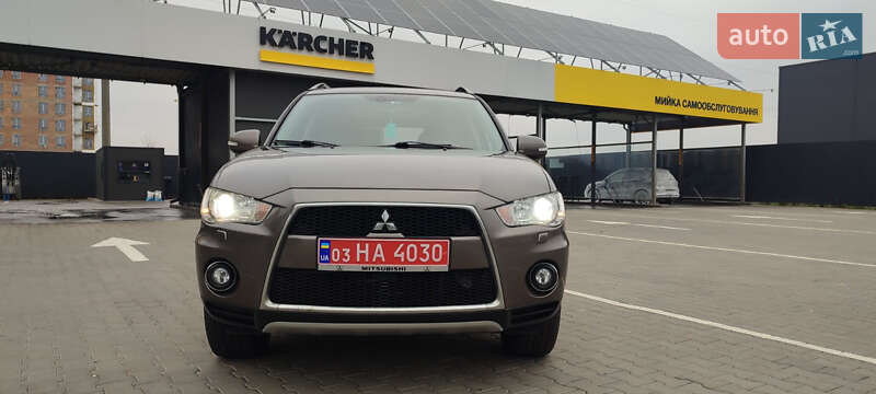Внедорожник / Кроссовер Mitsubishi Outlander XL 2011 в Луцке