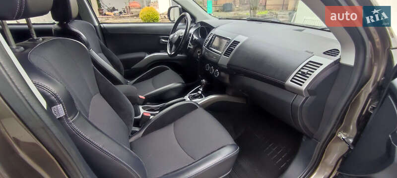 Внедорожник / Кроссовер Mitsubishi Outlander XL 2011 в Луцке