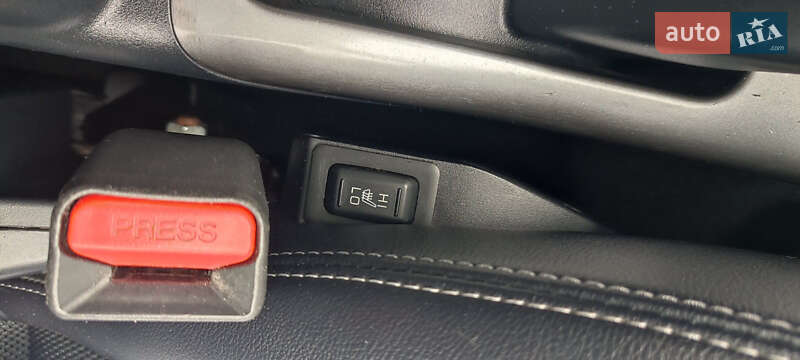 Внедорожник / Кроссовер Mitsubishi Outlander XL 2011 в Луцке