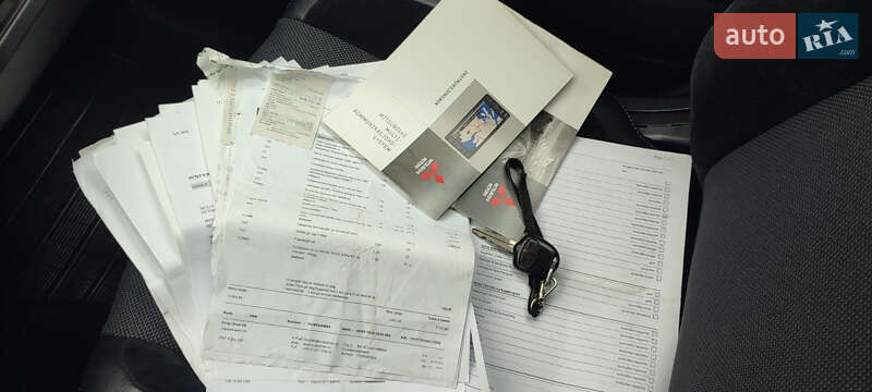 Внедорожник / Кроссовер Mitsubishi Outlander XL 2011 в Луцке