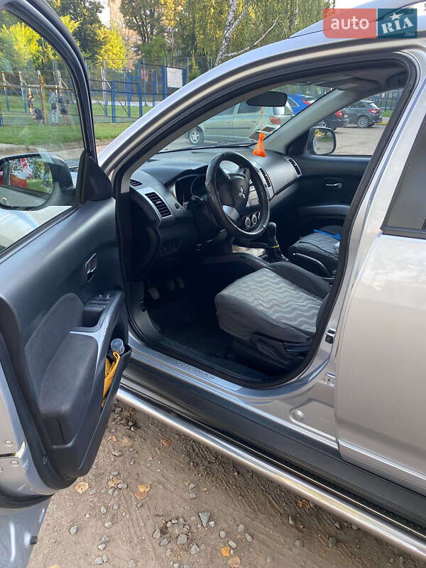 Внедорожник / Кроссовер Mitsubishi Outlander XL 2009 в Дрогобыче фото 10 Внедорожник / Кроссовер Mitsubishi Outlander XL 2009 в Дрогобыче