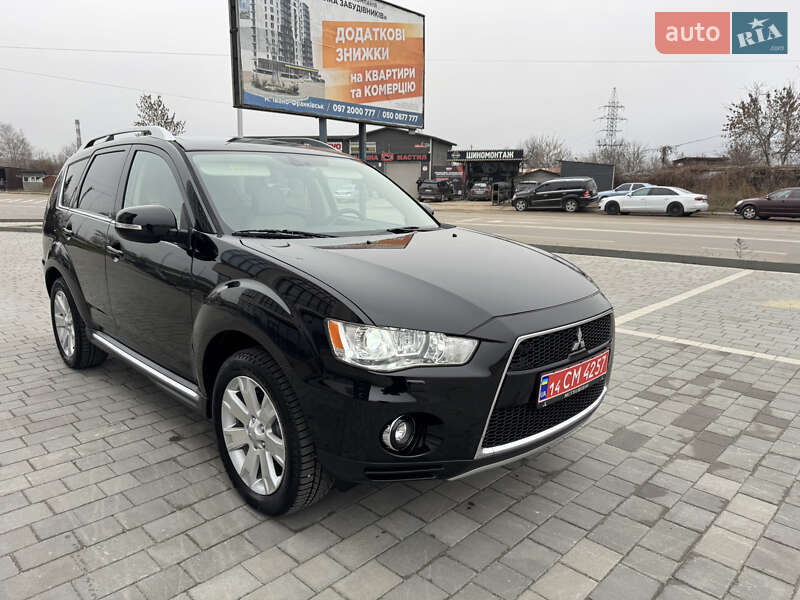 Позашляховик / Кросовер Mitsubishi Outlander XL 2011 в Івано-Франківську