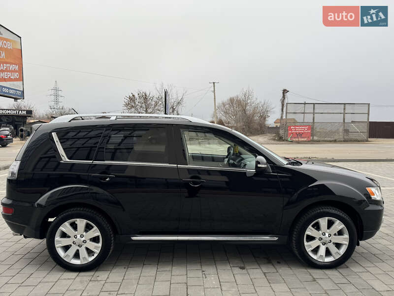 Позашляховик / Кросовер Mitsubishi Outlander XL 2011 в Івано-Франківську