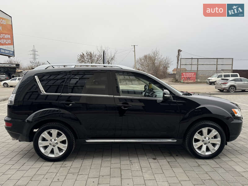Позашляховик / Кросовер Mitsubishi Outlander XL 2011 в Івано-Франківську