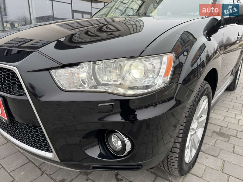 Позашляховик / Кросовер Mitsubishi Outlander XL 2011 в Івано-Франківську